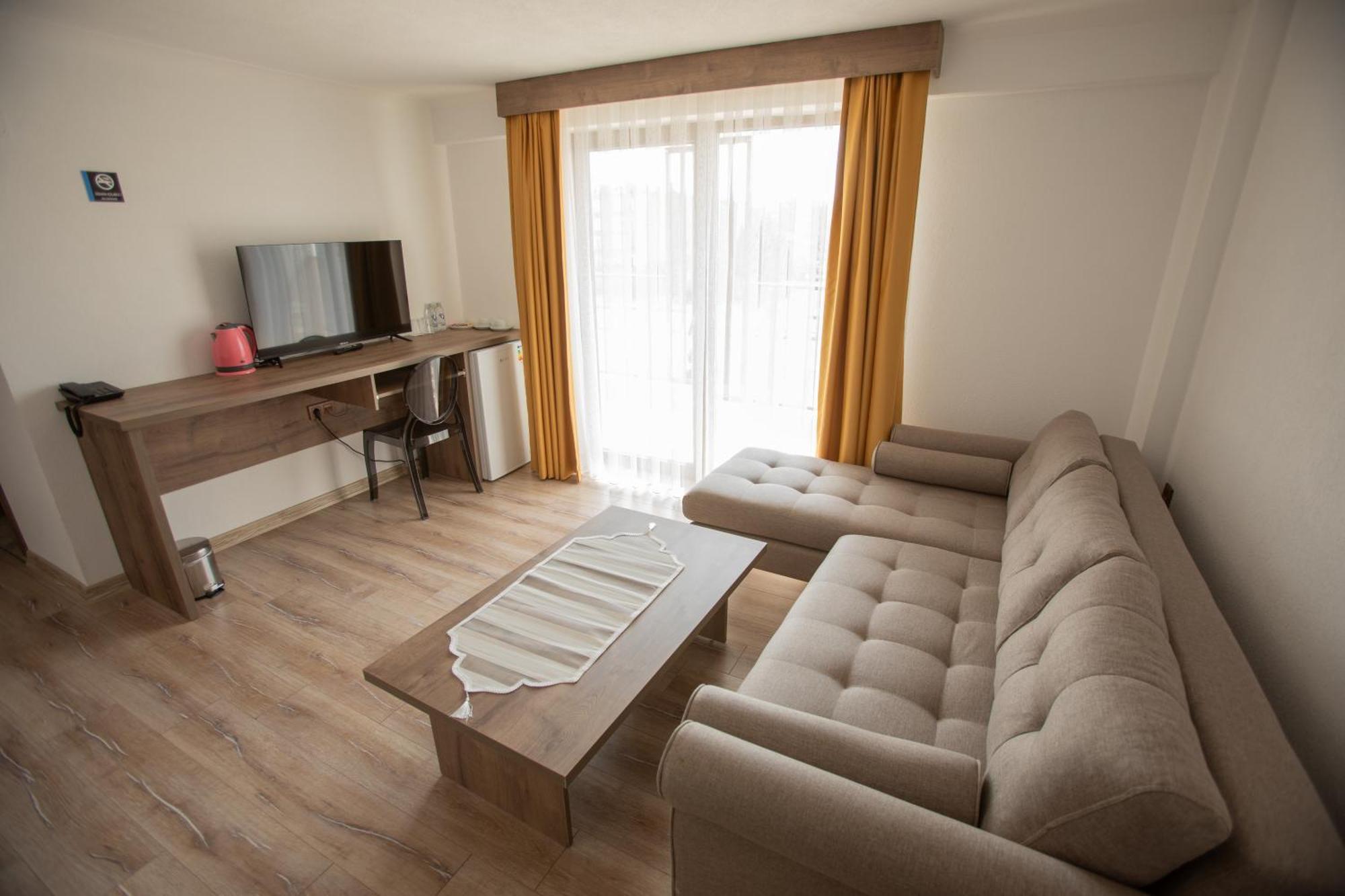 E87 Highway Otel Burhaniye Екстер'єр фото