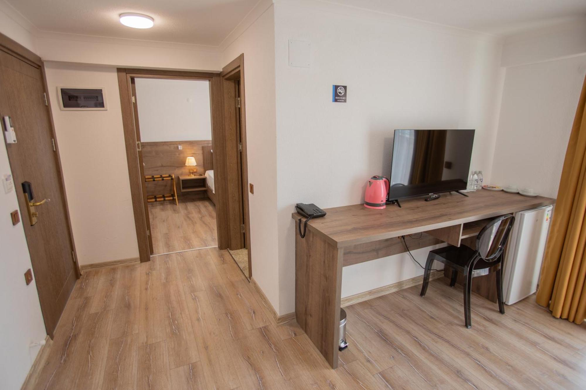 E87 Highway Otel Burhaniye Екстер'єр фото