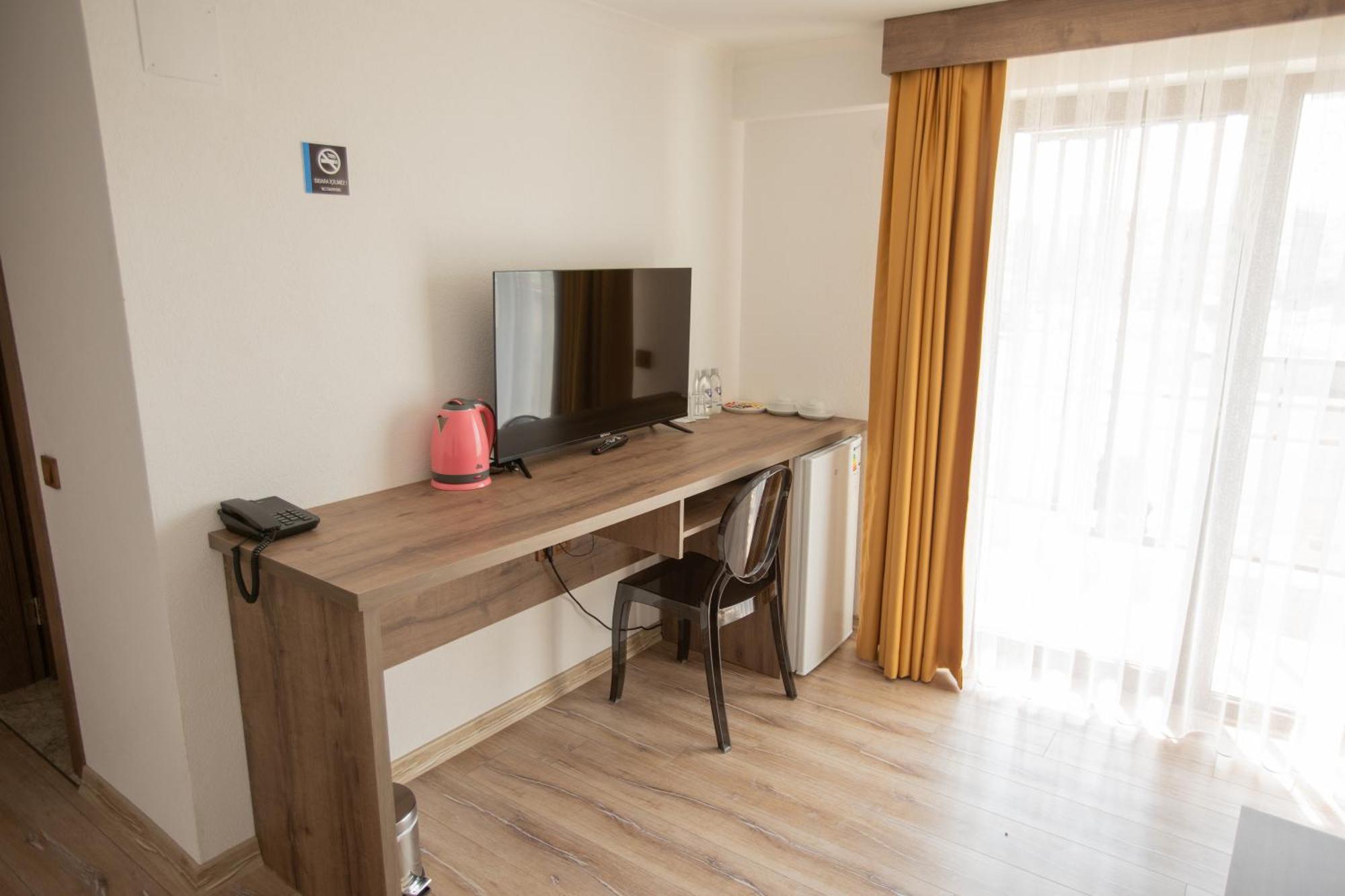 E87 Highway Otel Burhaniye Екстер'єр фото