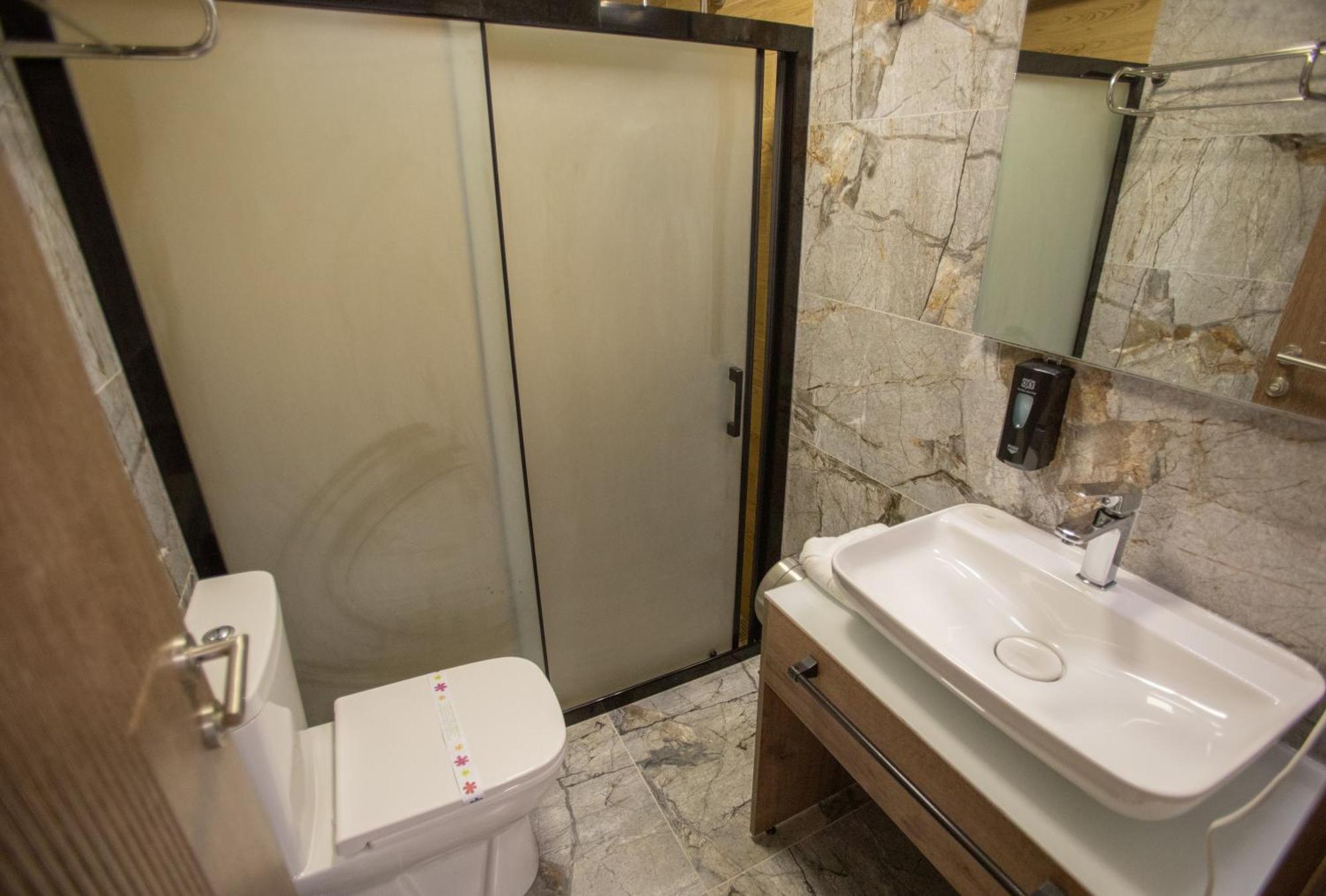 E87 Highway Otel Burhaniye Екстер'єр фото