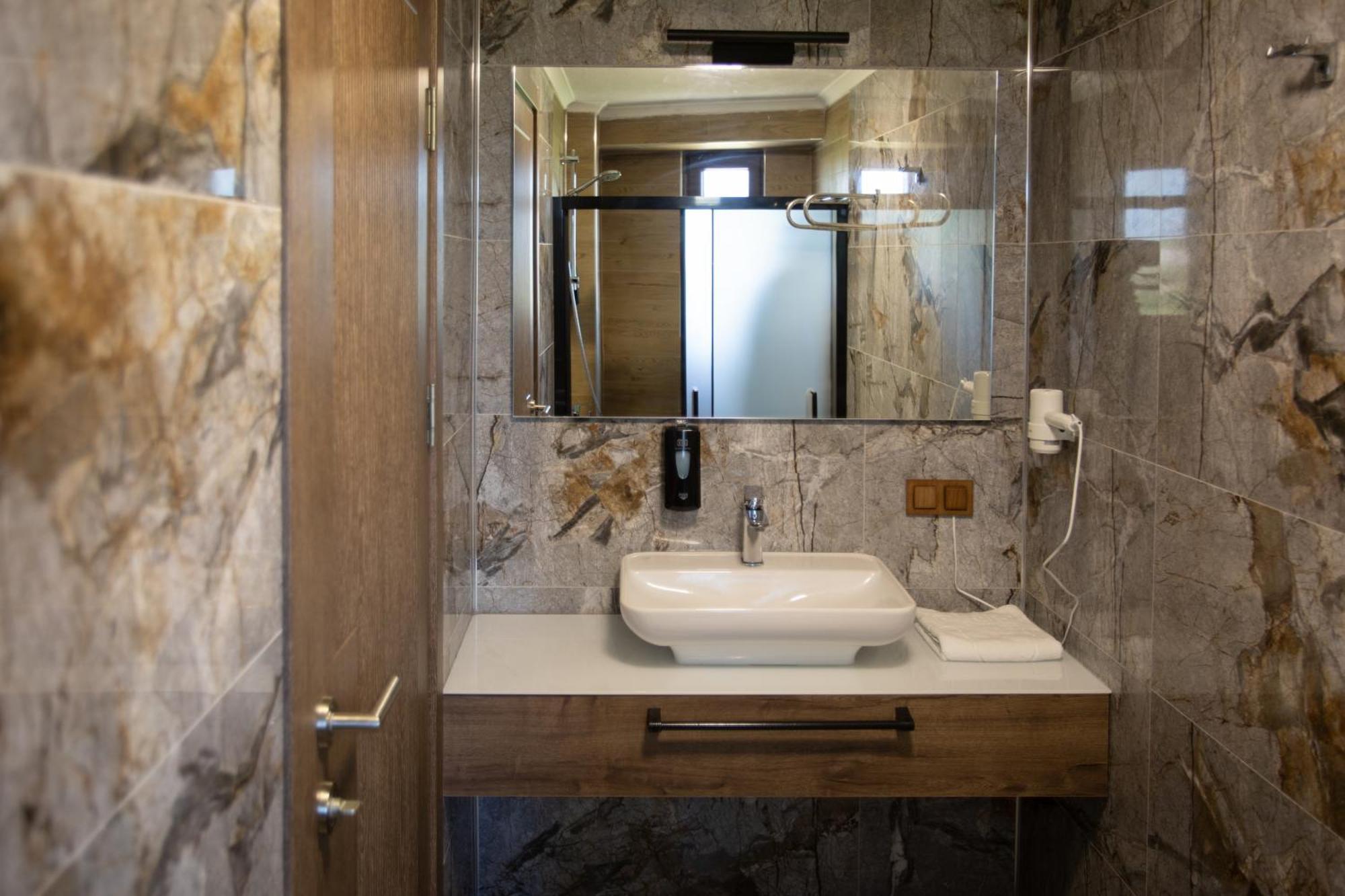E87 Highway Otel Burhaniye Екстер'єр фото