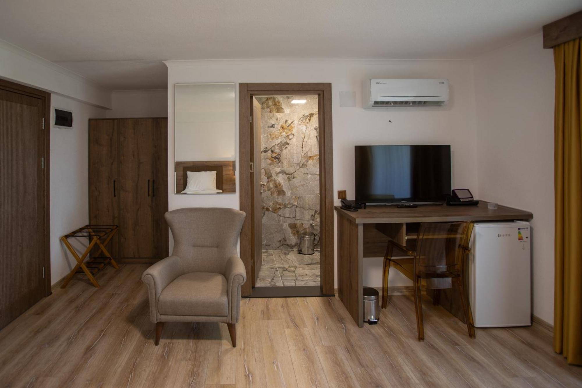 E87 Highway Otel Burhaniye Екстер'єр фото
